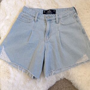 Hollister High-Rise Vintage Baggy Denim Shorts 23